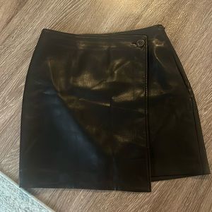 Aritzia Bavarian vegan leather skirt